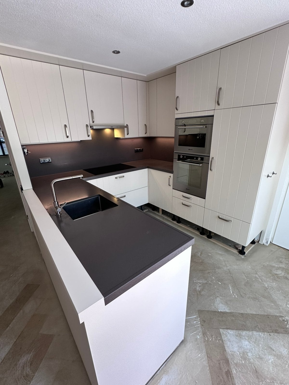 Grando keuken 2014 Magnolia composiet ZSM ZELF DEMONTEREN, Ophalen, Gebruikt, U-keuken, Crème