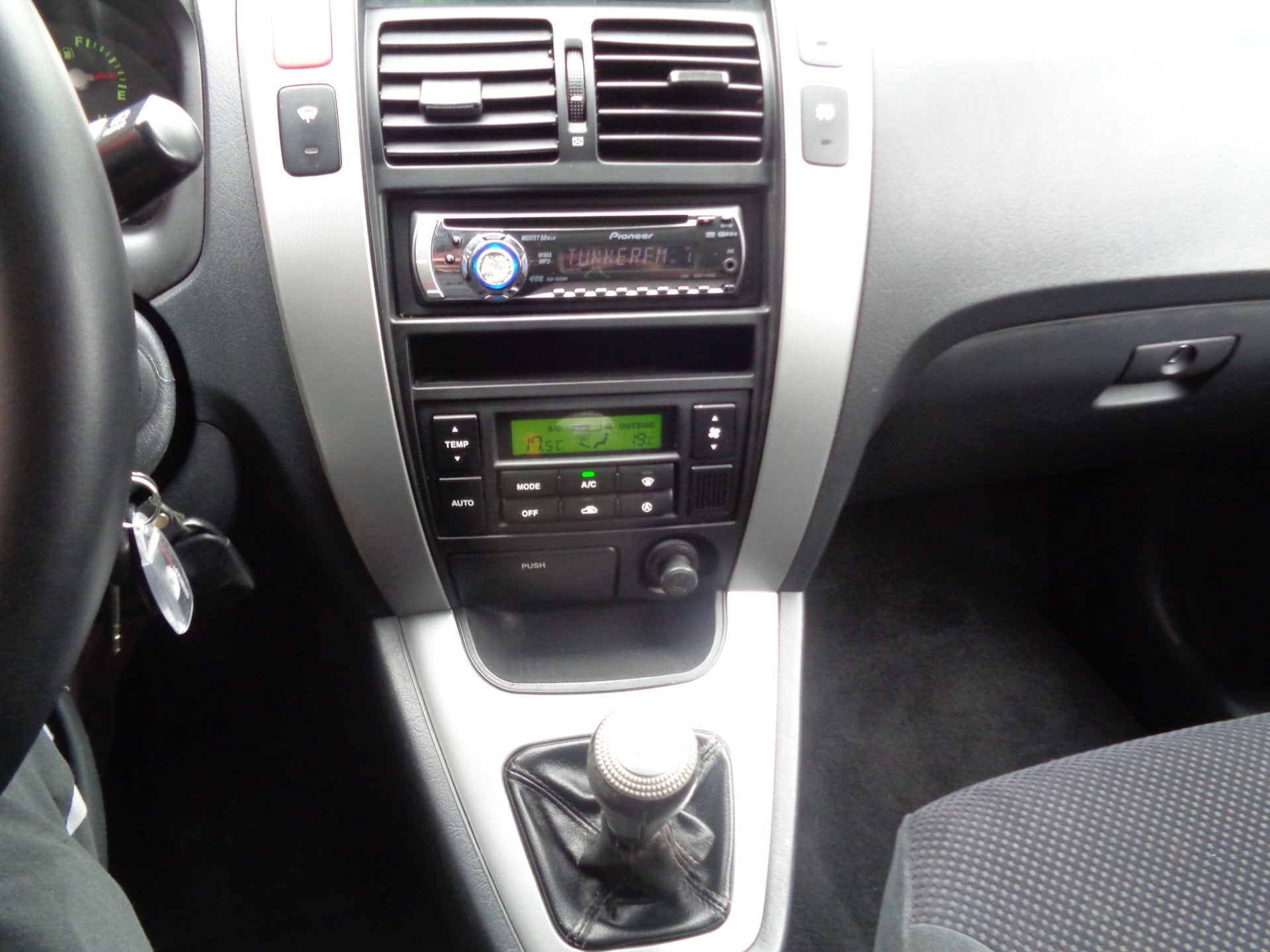 Hyundai Tucson 2.0i Style 142PK Clima Cruise LMV Trekhaak NL, Auto's, Gebruikt, 4 cilinders, Parkeersensor, Zwart