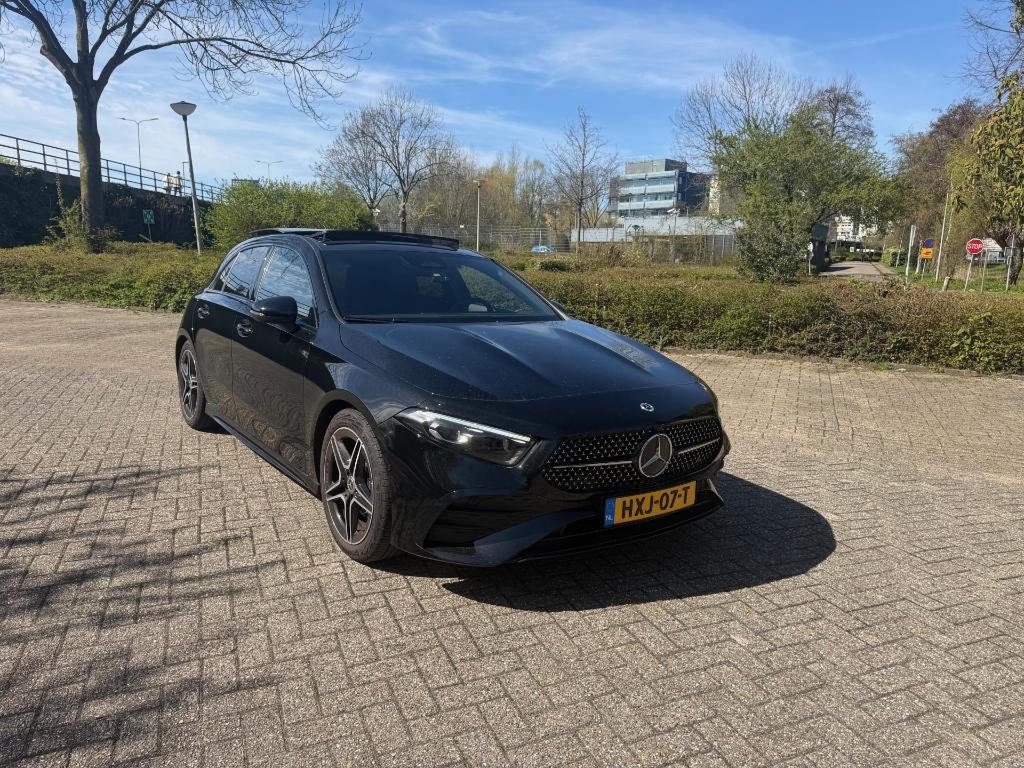 Mercedes-Benz A-Klasse A 180 AMG-line Pano/ Sfeerverlichting, Auto's, 4 cilinders, Zwart, Particulier, Geïmporteerd