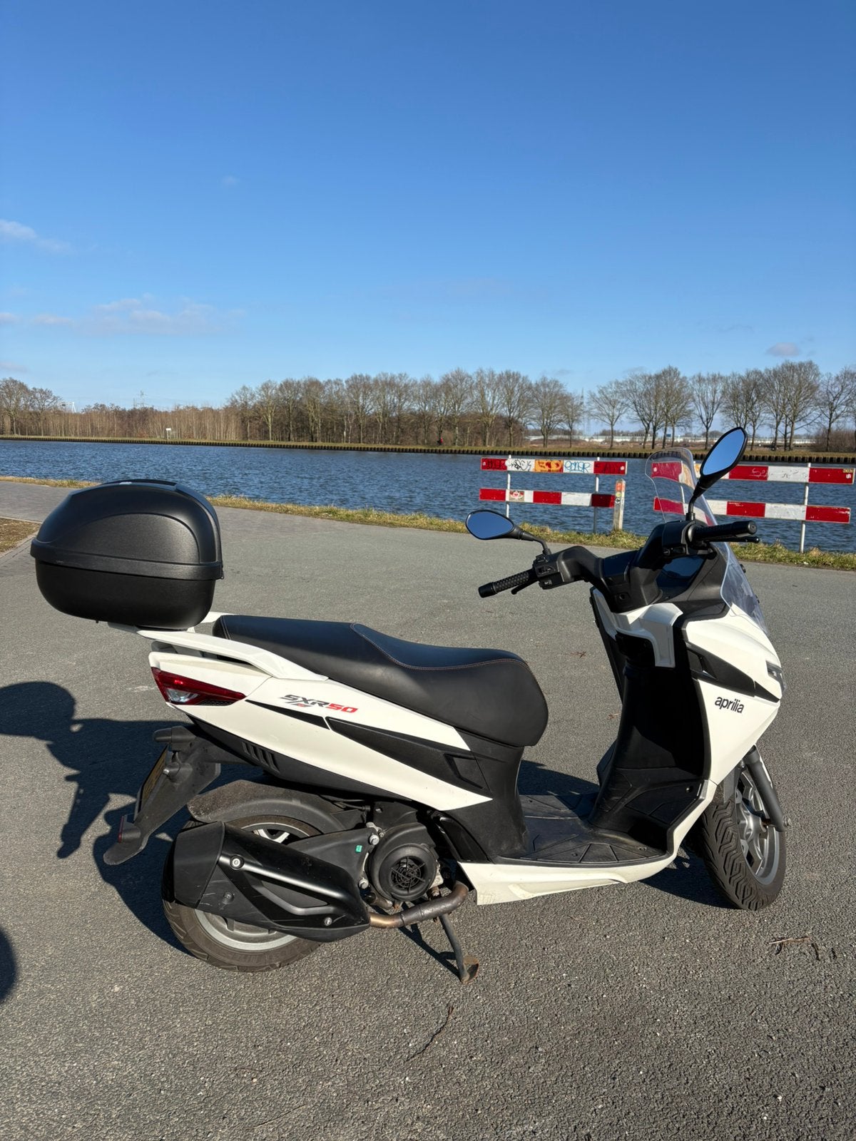 Aprilia SXR50, Fietsen en Brommers, Scooters | Aprilia, Ophalen, Maximaal 45 km/u, SR 50, Zo goed als nieuw
