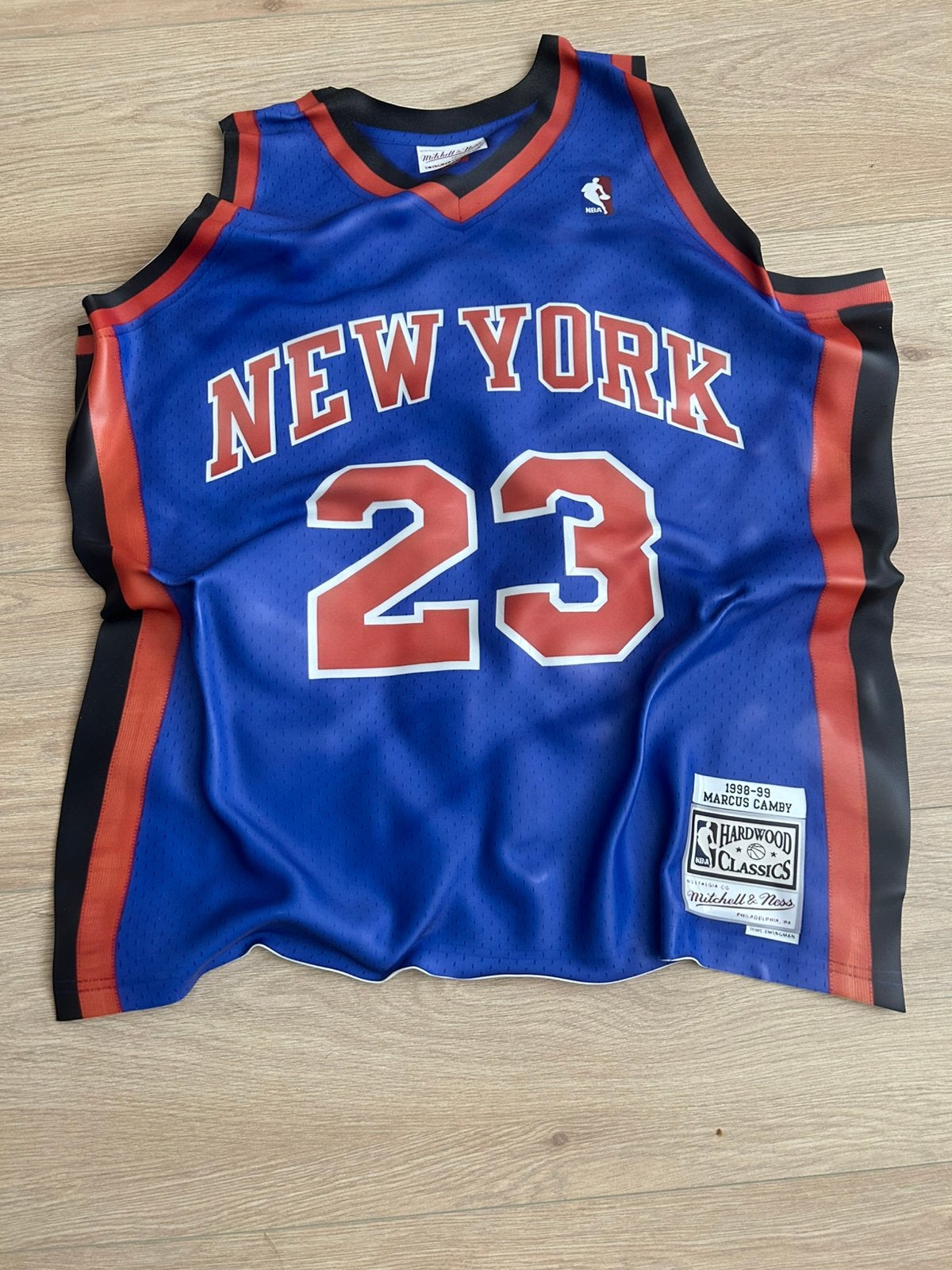 Kunstwerk soyz bank 1988 in hars/shirt New York Knicks, Ophalen of Verzenden, Nieuw, Kleding