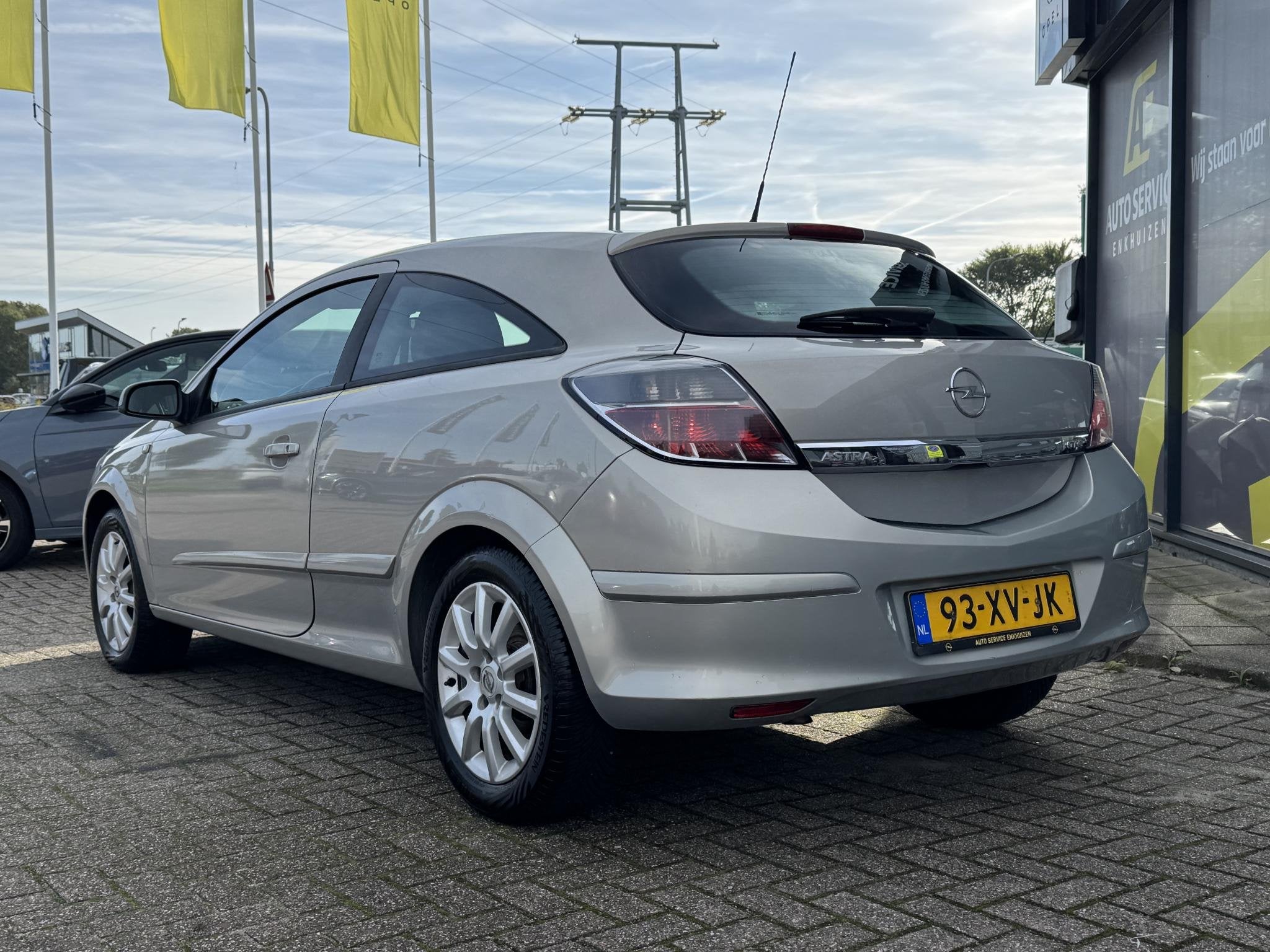 Opel Astra GTC 1.8 Temptation UNIEK en aantoonbaar 1e eigena, Voorwielaandrijving, Dealer onderhouden, Stof, Gebruikt