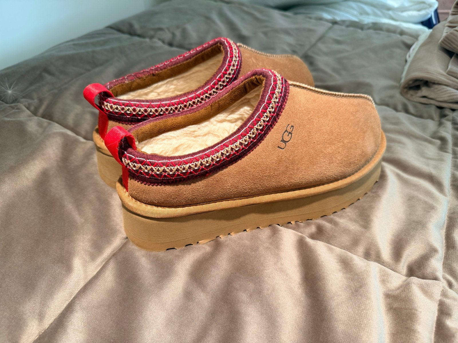 UGG Tazz 40, Kleding | Dames, Schoenen, Bruin, Instappers, Ophalen of Verzenden, Zo goed als nieuw