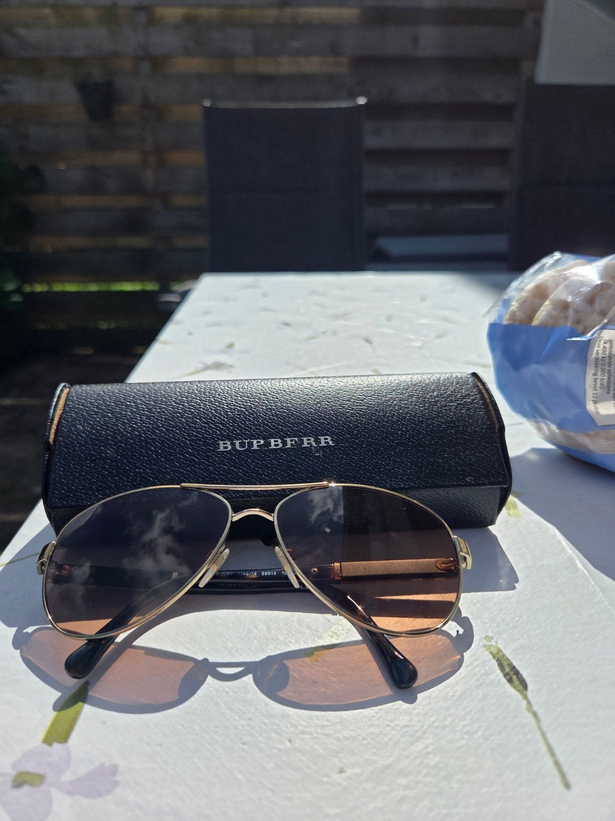 Burberry zonnebril met etui, Sieraden, Tassen en Uiterlijk, Ophalen of Verzenden, Gebruikt, Zonnebril, Overige merken