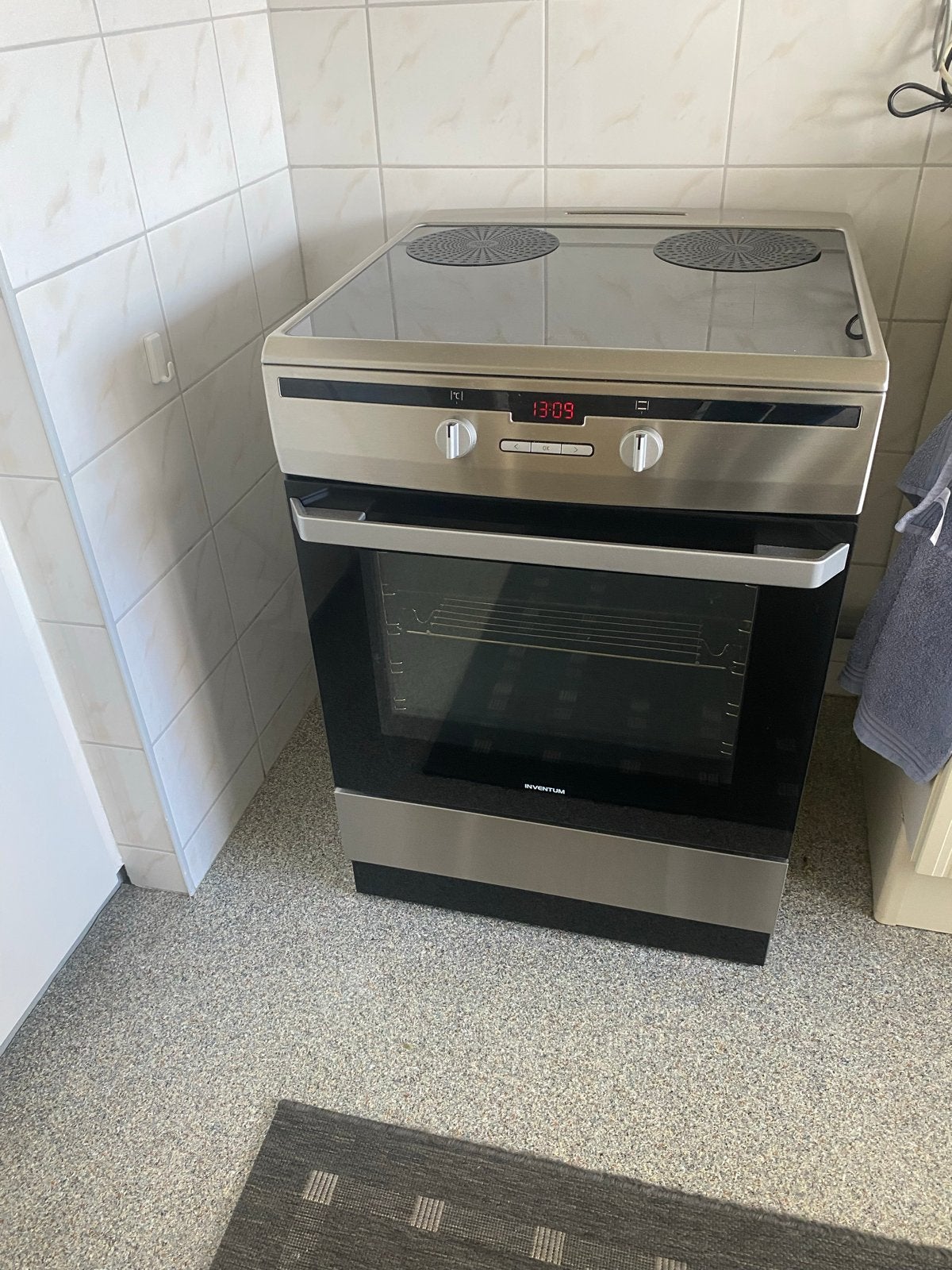 Inventum Vrijstaand Elektrisch Fornuis met Oven, Ophalen, 4 kookzones, Zo goed als nieuw, 85 tot 90 cm