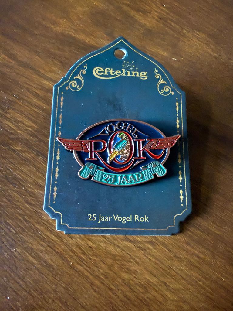 Efteling pin - Jubileum 2023 – Vogel Rok 25 jaar, Ophalen of Verzenden, Nieuw, Button of Speldje