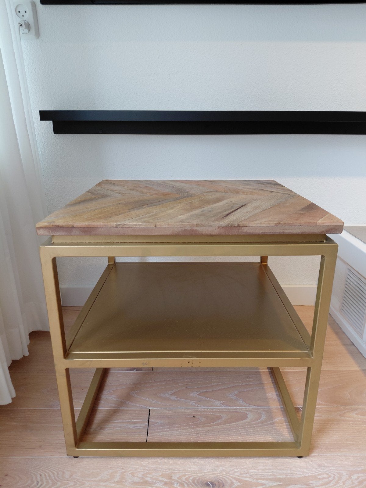 Goudenkleurige bijzettafel met masief houten blad, Huis en Inrichting, Ophalen, Minder dan 45 cm, Minder dan 55 cm, Gebruikt