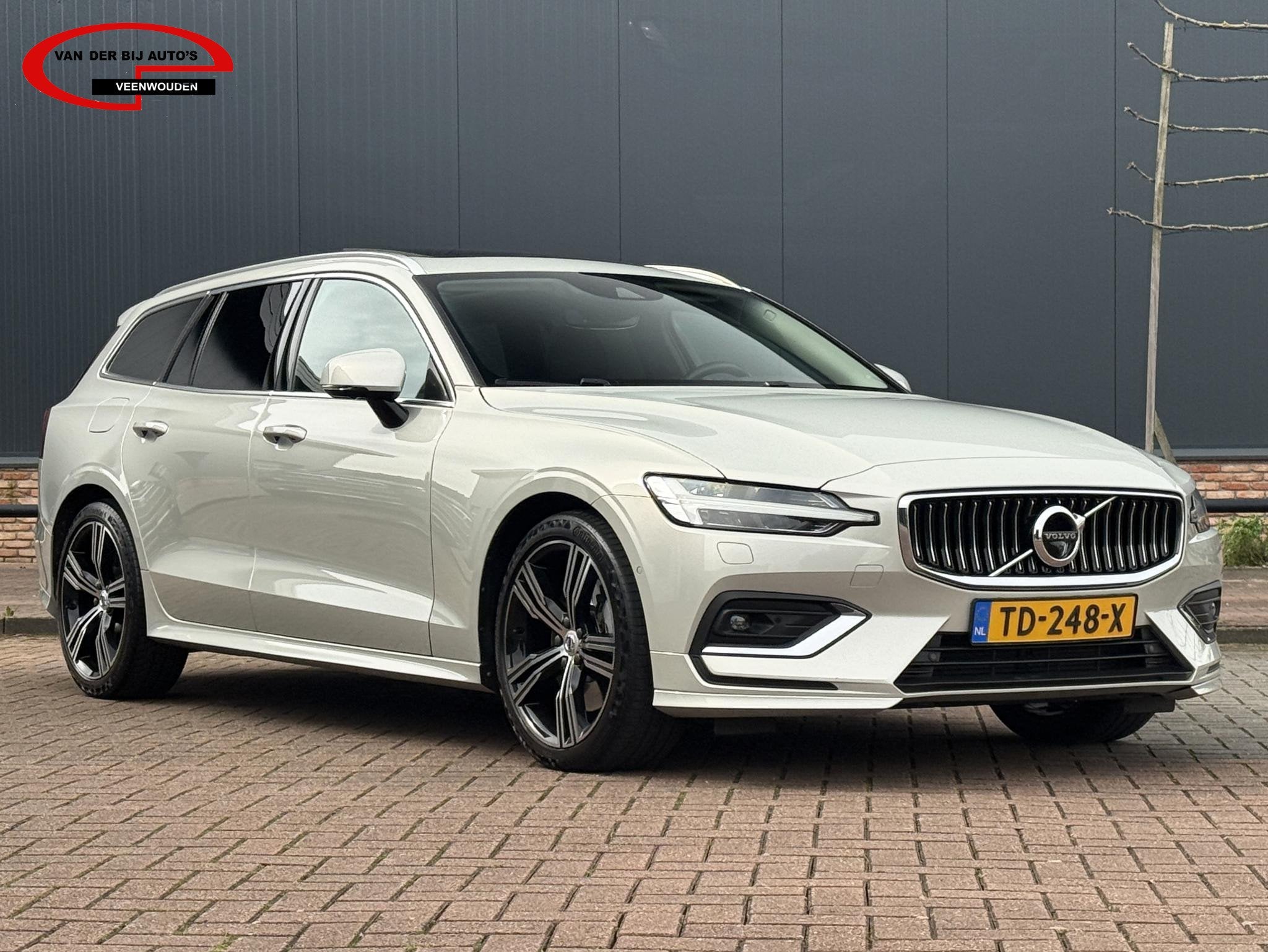 Volvo V60 2.0 T6 AWD Inscription / NL-auto / 80dkm, Gebruikt, 4 cilinders, Vierwielaandrijving, 1724 kg