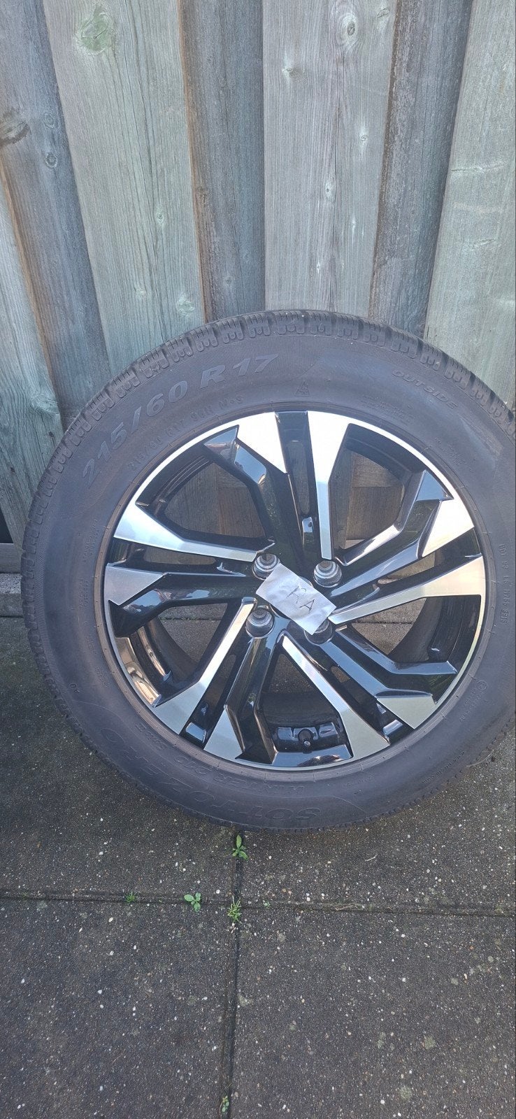 17 inch velgen met winterbanden voor Peugeot 2008 (2021), Auto-onderdelen, Ophalen, Banden en Velgen, 17 inch, Winterbanden