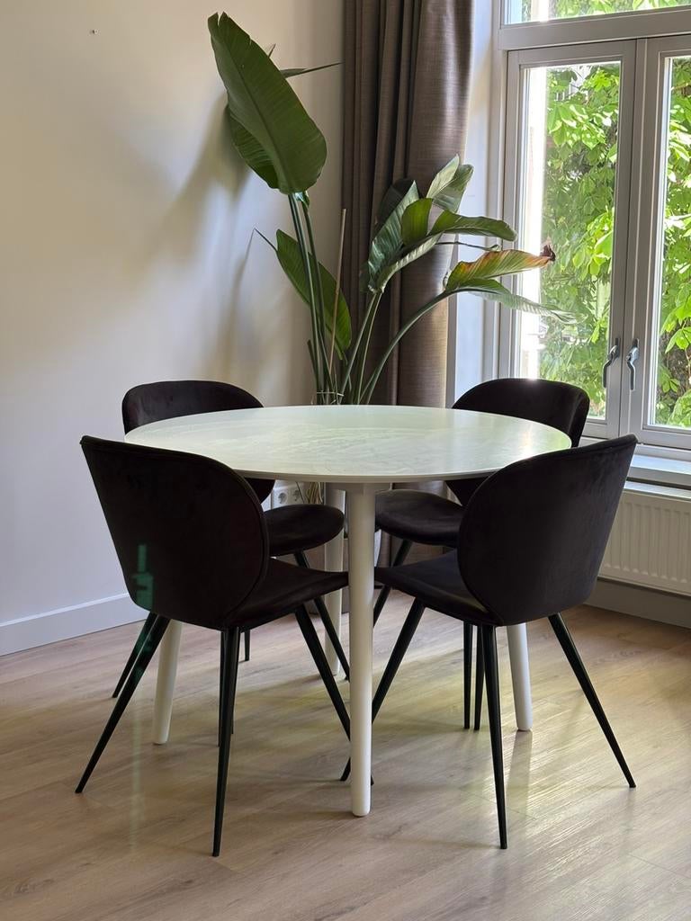 Dan Form - 4x Eetkamerstoel Cloud Velvet Zwart, Huis en Inrichting, Ophalen, Overige materialen, Zwart, Scandinavian Design