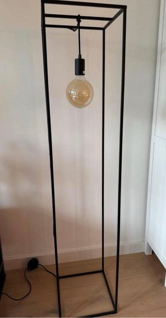 2x Vloerlamp Marit Zwart Metaal E27 - Industrieel Design, Huis en Inrichting, Ophalen, 100 tot 150 cm, Zo goed als nieuw, Metaal