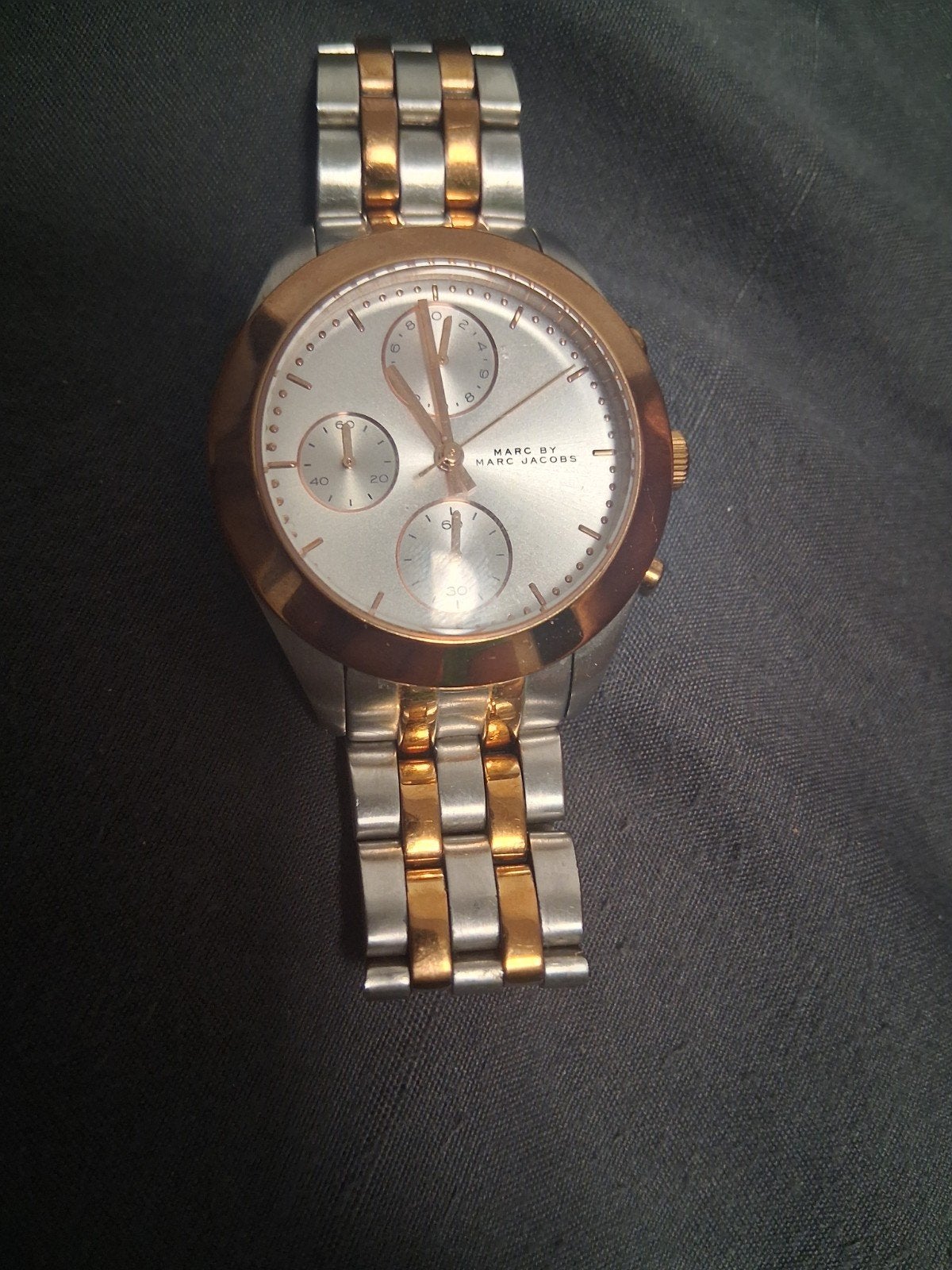 Marc by Marc Jacobs horloge zilver/goudkleurig, Sieraden, Tassen en Uiterlijk, Horloges | Dames, Overige merken, Staal, Gebruikt