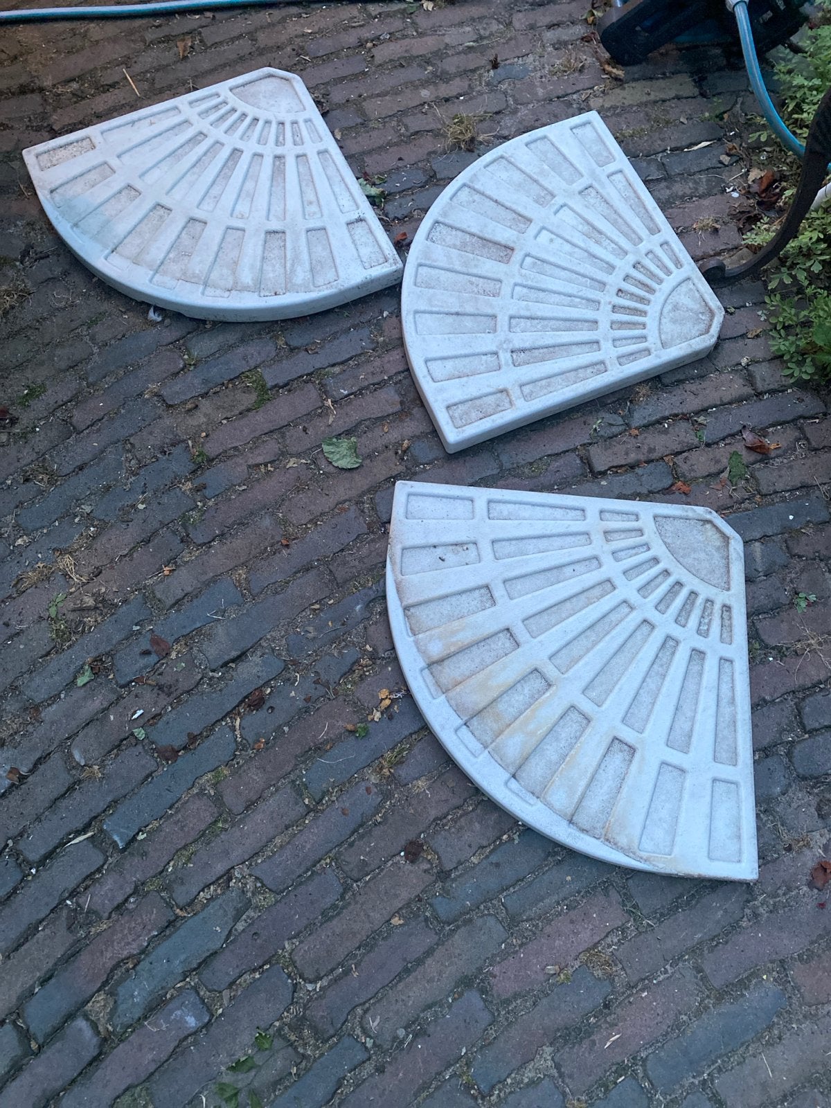 Parasolvoettegels- waaiervormig (3 stuks), Tuin en Terras, Parasols, Ophalen, Gebruikt, Minder dan 1 meter, Parasolvoet