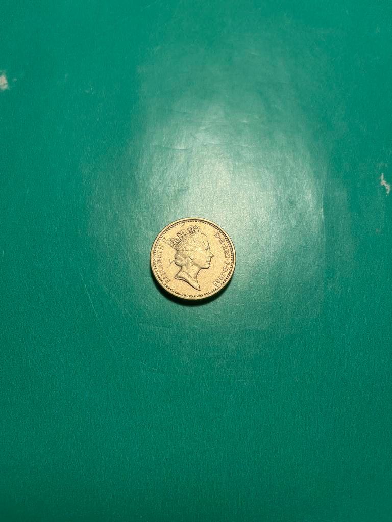Britse One Pound munt met 'Pleidiol wyf i’m gwlad' inscripti, Postzegels en Munten, Munten | Europa | Niet-Euromunten, Ophalen of Verzenden