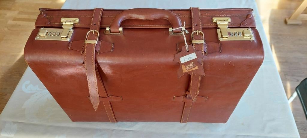 Chique Leren Koffer met Cijferslot en Riemen - Nieuwstaat, Sieraden, Tassen en Uiterlijk, Koffers, Slot, Ophalen of Verzenden