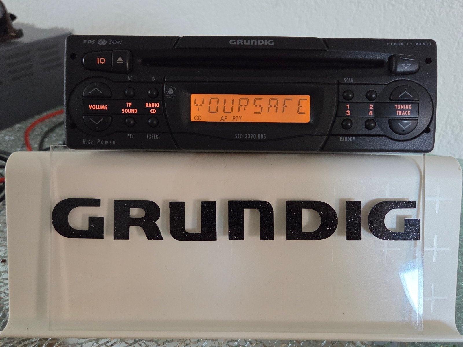 Zeer nette Grundig SCD3390 RDS, Auto diversen, Autoradio's, Ophalen of Verzenden