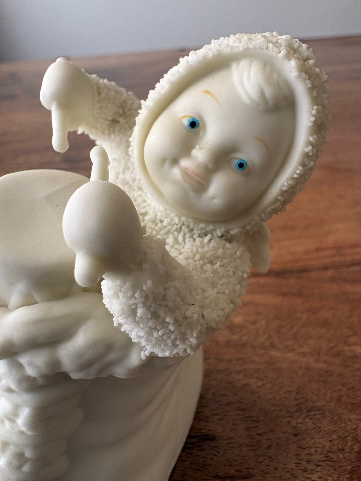 Goebel Snowbabies beeldje in schoen - 8x8 cm, Verzamelen, Beelden en Beeldjes, Ophalen, Zo goed als nieuw