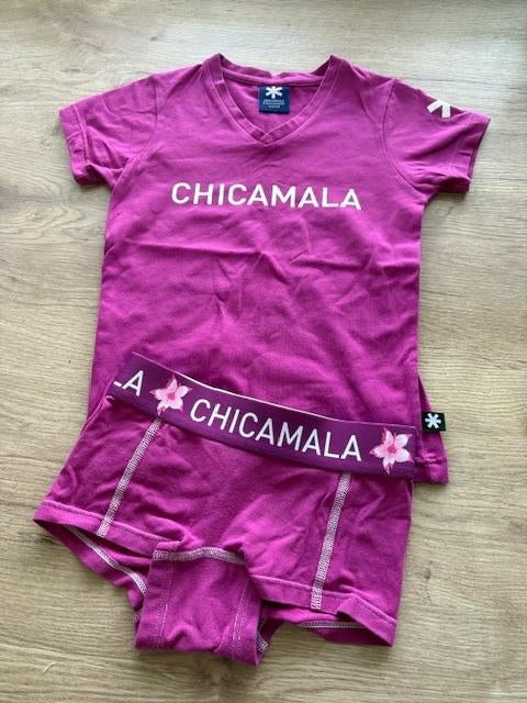 chicamala hemdje met mouw en broekje maat 122/128, Nacht- of Onderkleding, Meisje, Chicamala, Ophalen of Verzenden