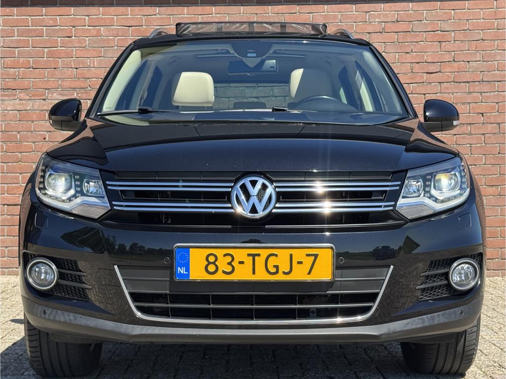 Volkswagen Tiguan 2.0 TSI SPORT&STYLE 4MOTION | NL-AUTO!, Auto's, Volkswagen, Automaat, Euro 5, Gebruikt, Beige