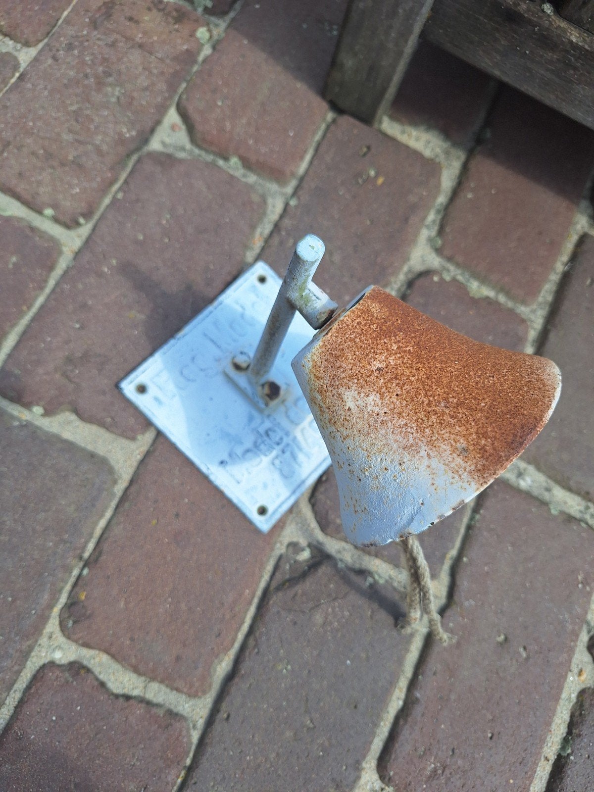 Antieke scheepsbel met wandbevestiging, Antiek en Kunst, Ophalen