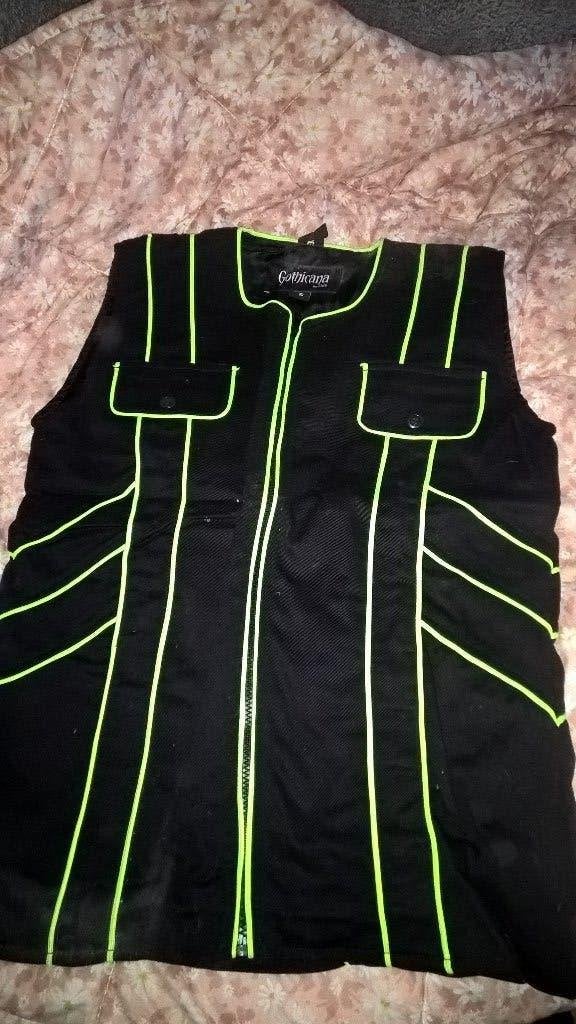 NIEUW GILET BODYWARMER ZWART GROENE BIES ZAKJE GOTHICANA S, Kleding | Dames, Ophalen, Nieuw, Maat 36 (S), Zwart
