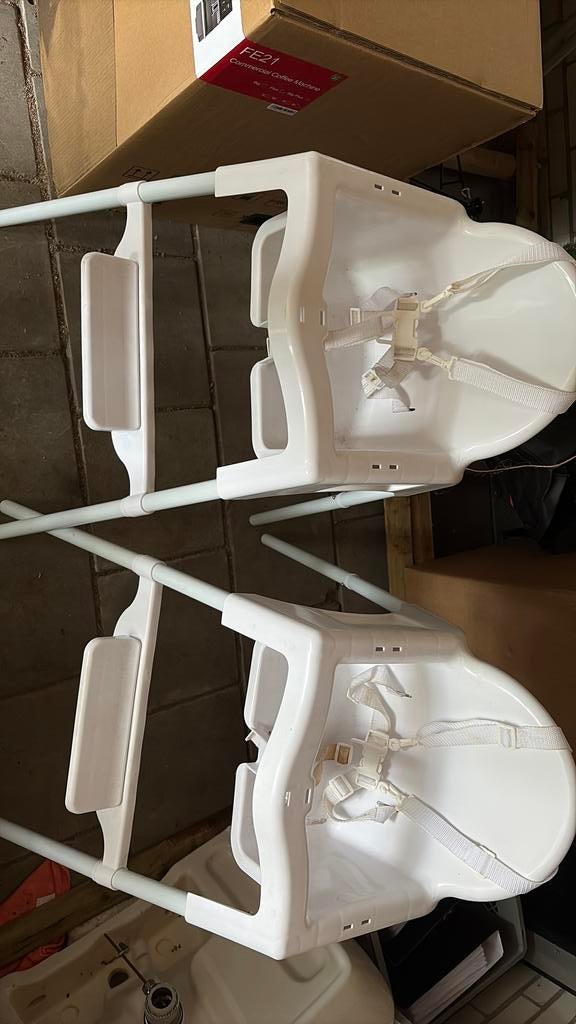 2 (tweeling) kinderstoelen met tuigjes en voetensteun, Ophalen, Gebruikt, Overige typen