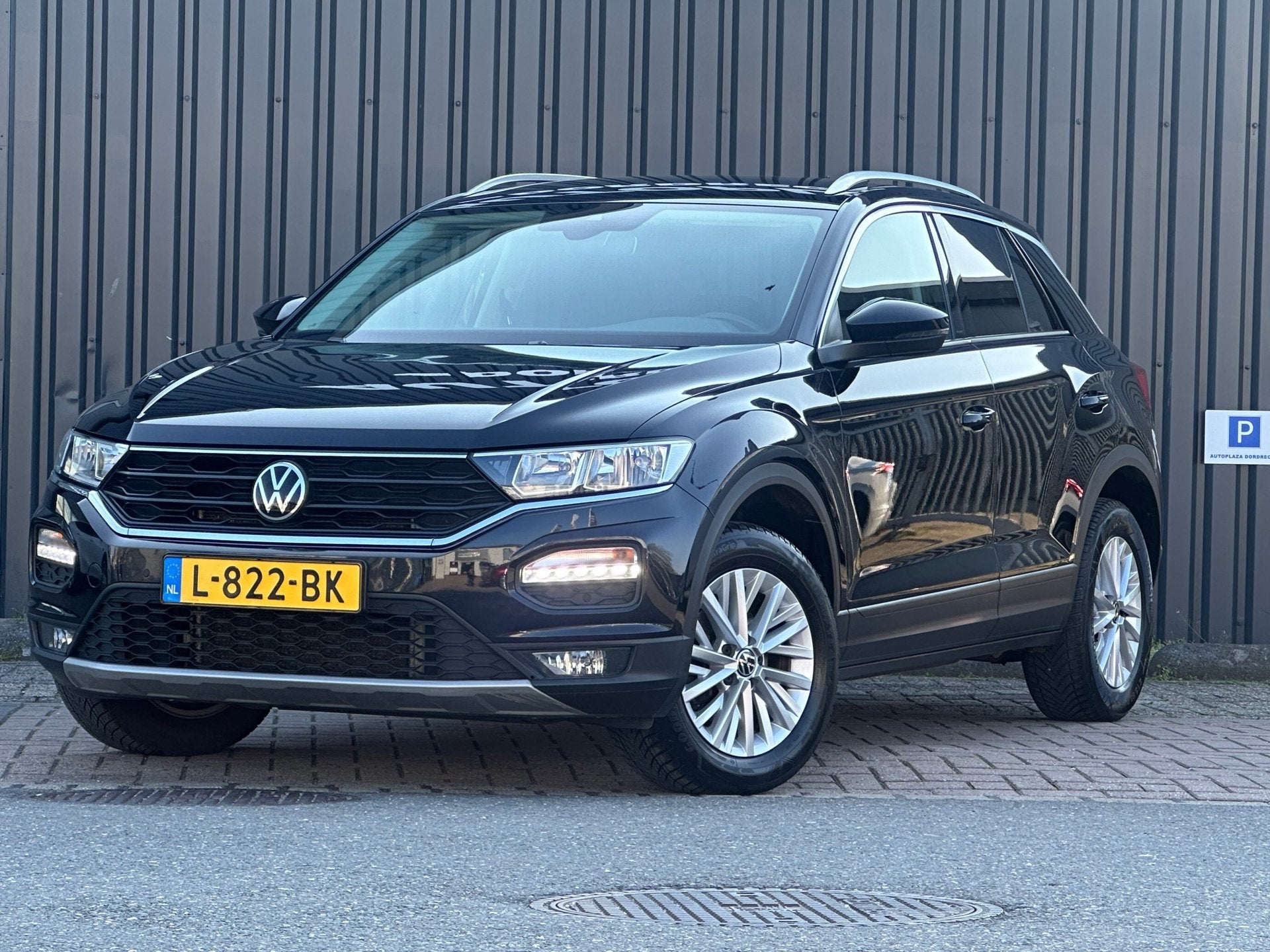 Volkswagen T-Roc 1.0 TSI Style Business TREKHAAK| ACC|CARPLA, Auto's, Volkswagen, Stof, Gebruikt, Euro 6, 1194 kg