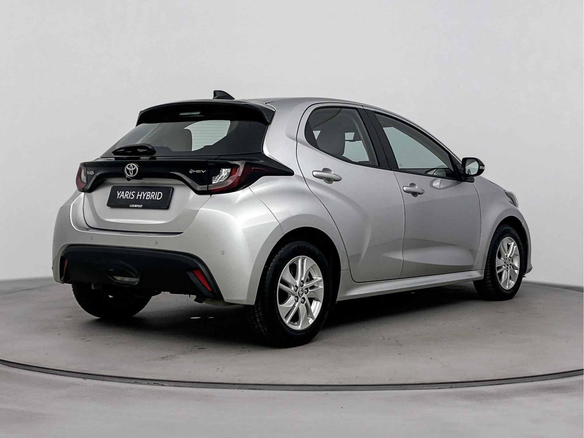 Toyota Yaris 1.5 Hybrid 115 Dynamic Limited | Stuur-stoelver, 12 maanden, Stof, Gebruikt, Zwart