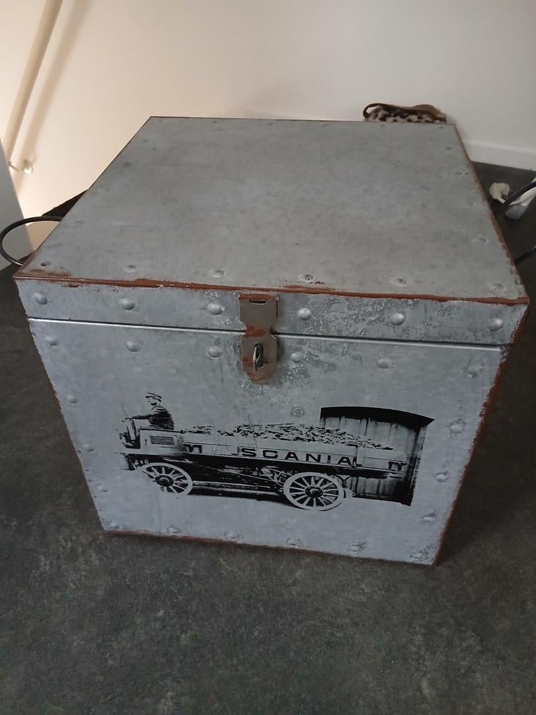 Unieke Scania opbergkist - 30x 30 cm, Gebruikt, 50 tot 75 cm, Minder dan 50 cm, Ophalen of Verzenden