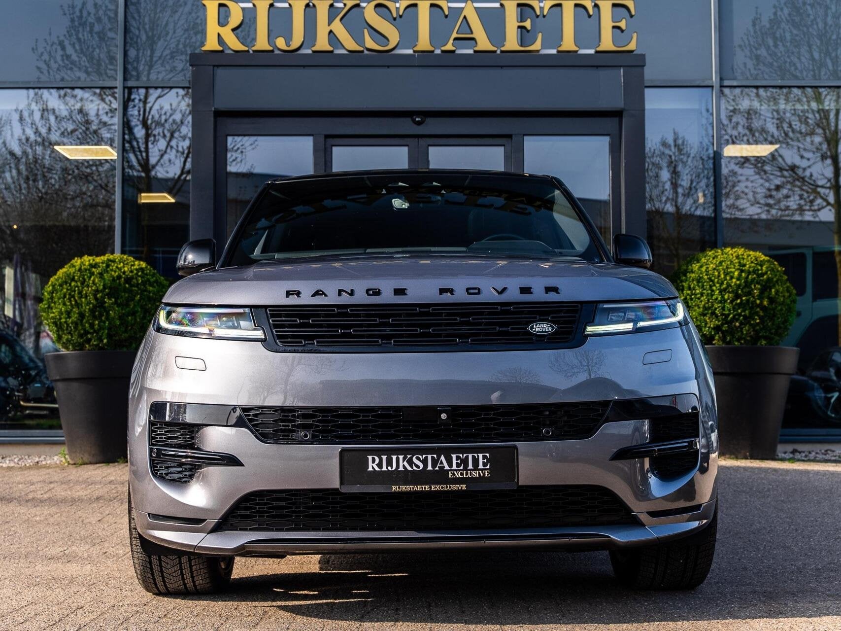 Range Rover Sport p440e|360|PANO|SFEERV|MERIDIAN|22|INCL BTW, Auto's, Land Rover, Automaat, Gebruikt, Zwart, Met garantie (alle)
