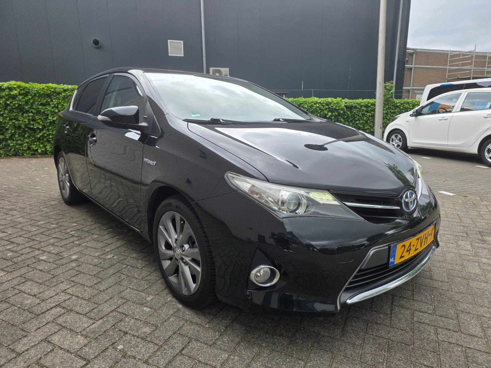 Toyota Auris 1.8 Hybrid eCVT | Panorama | Carplay, Auto's, Stof, Zwart, 4 cilinders, Zwart