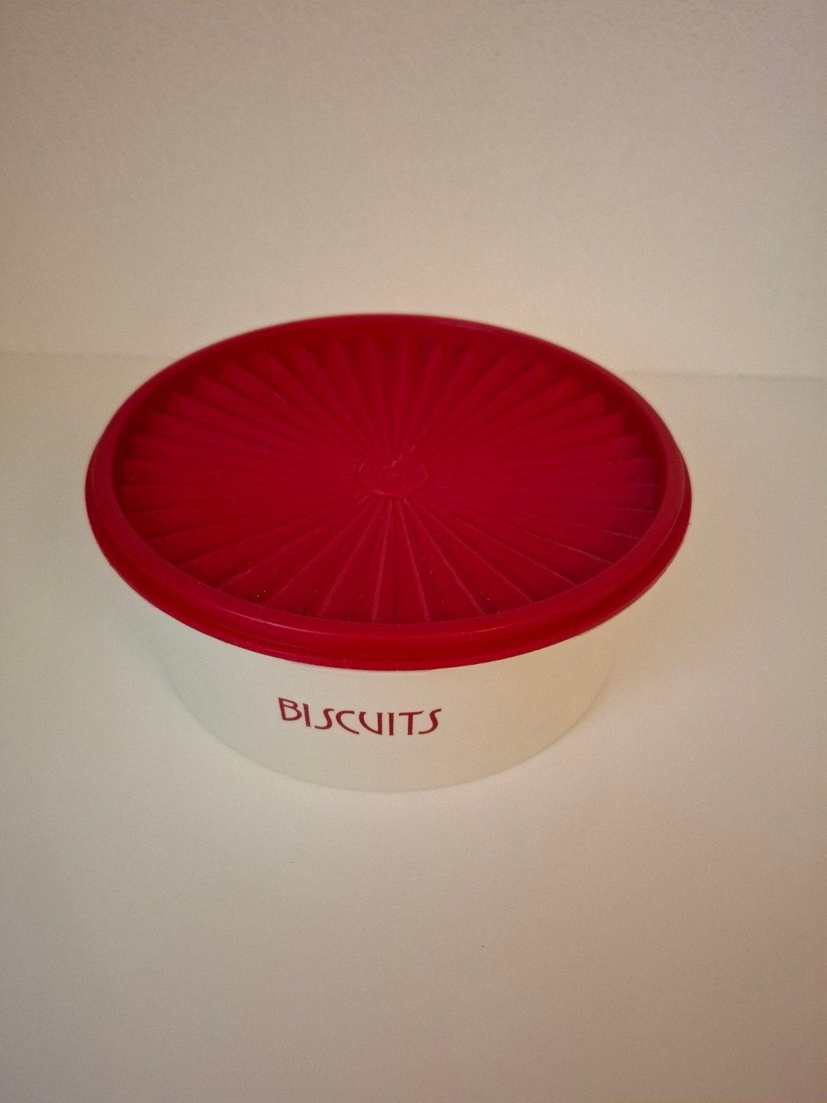 Tupperware Koekjestrommel - Wit met Rood Deksel, Huis en Inrichting, Keuken | Tupperware, Gebruikt, Bus of Trommel, Wit, Luchtdicht
