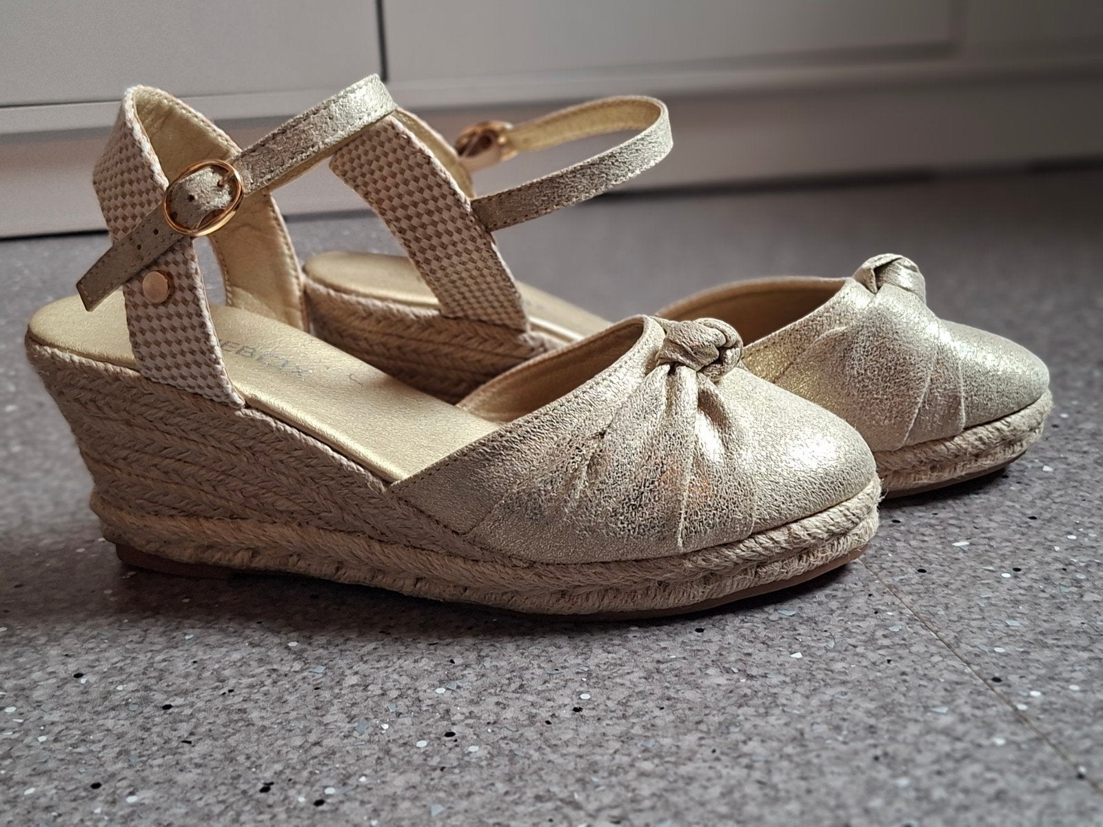 Sandalen goud espadrilles 39 nieuw, Kleding | Dames, Blue Box, Overige kleuren, Nieuw, Ophalen of Verzenden