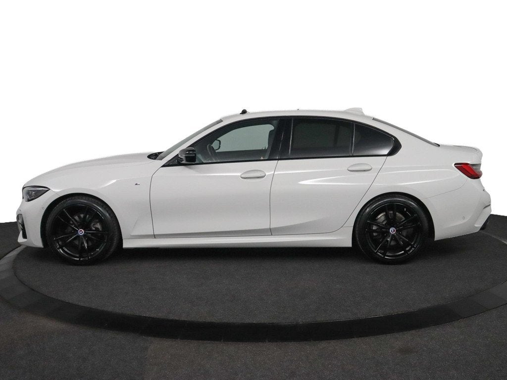 BMW 3-serie 320i Business Edition Sedan M Sport | Glazen Pan, Automaat, 1998 cc, Gebruikt, 4 cilinders