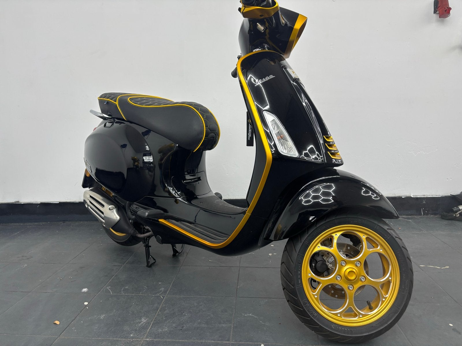 Unieke Vespa Lamborghini Sprint 1 van 10 - Nieuwstaat, Fietsen en Brommers, Scooters | Vespa, Overige modellen, Ophalen of Verzenden