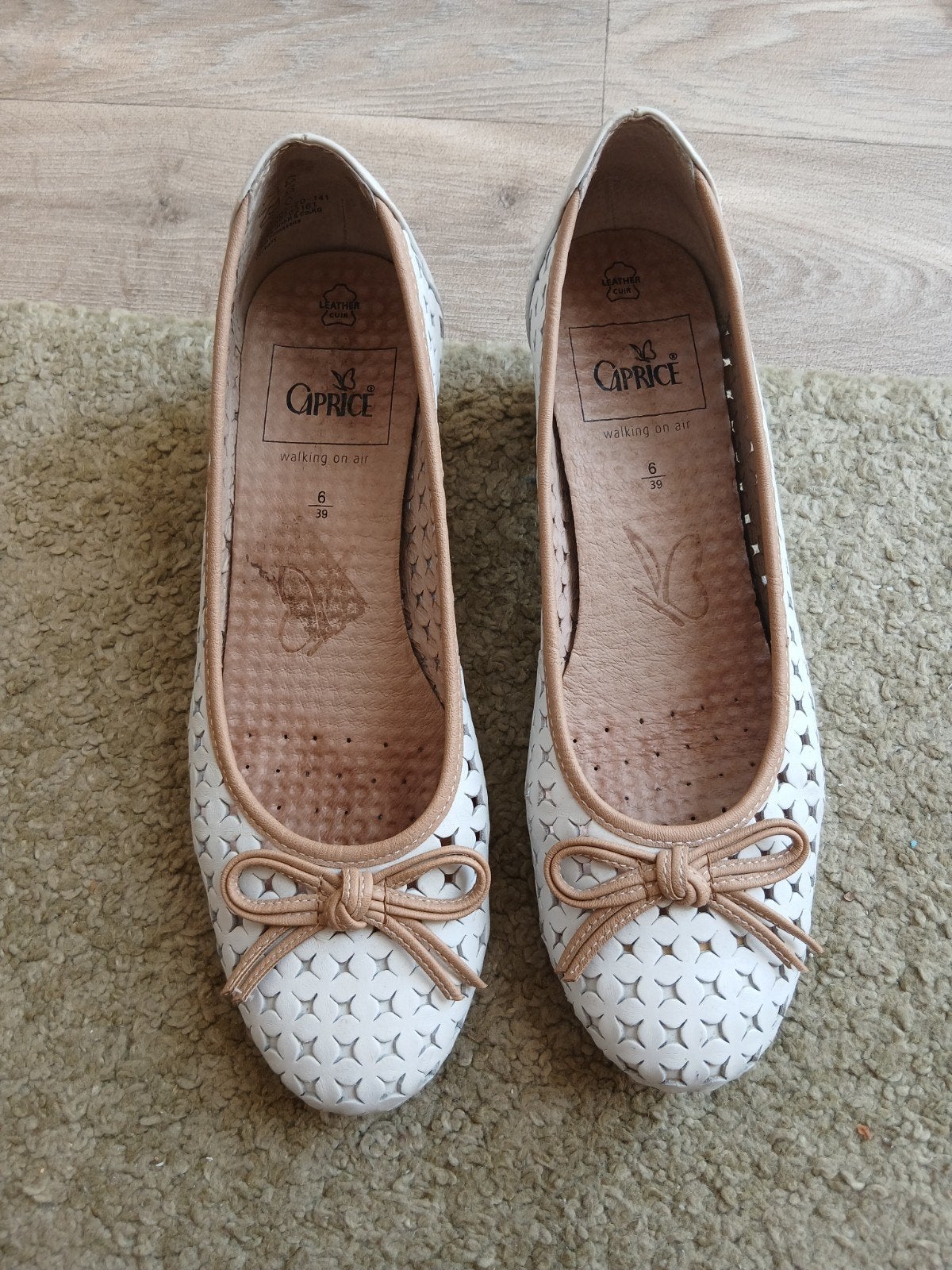Wit leren schoenen met hakje - Caprice - maat 39, Ophalen, Pumps, Wit, Zo goed als nieuw