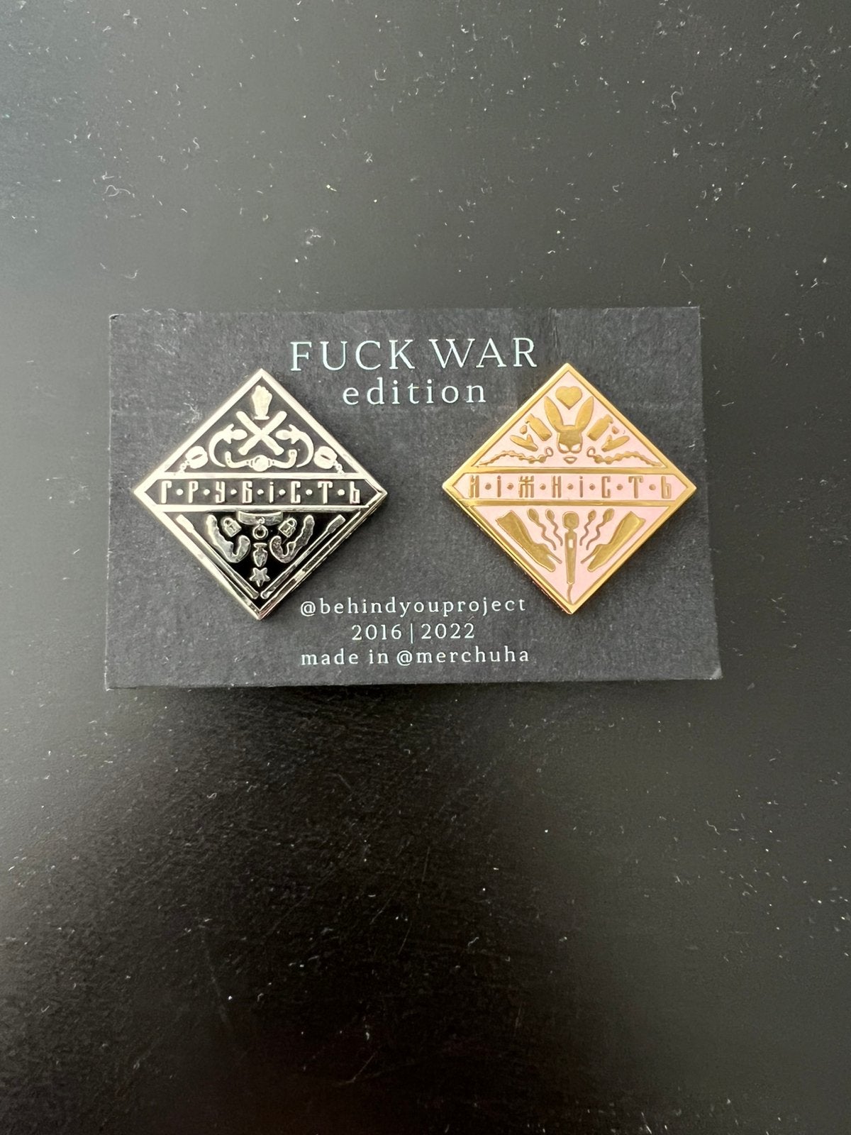 Set of two pins, Ophalen of Verzenden, Zo goed als nieuw, Sport