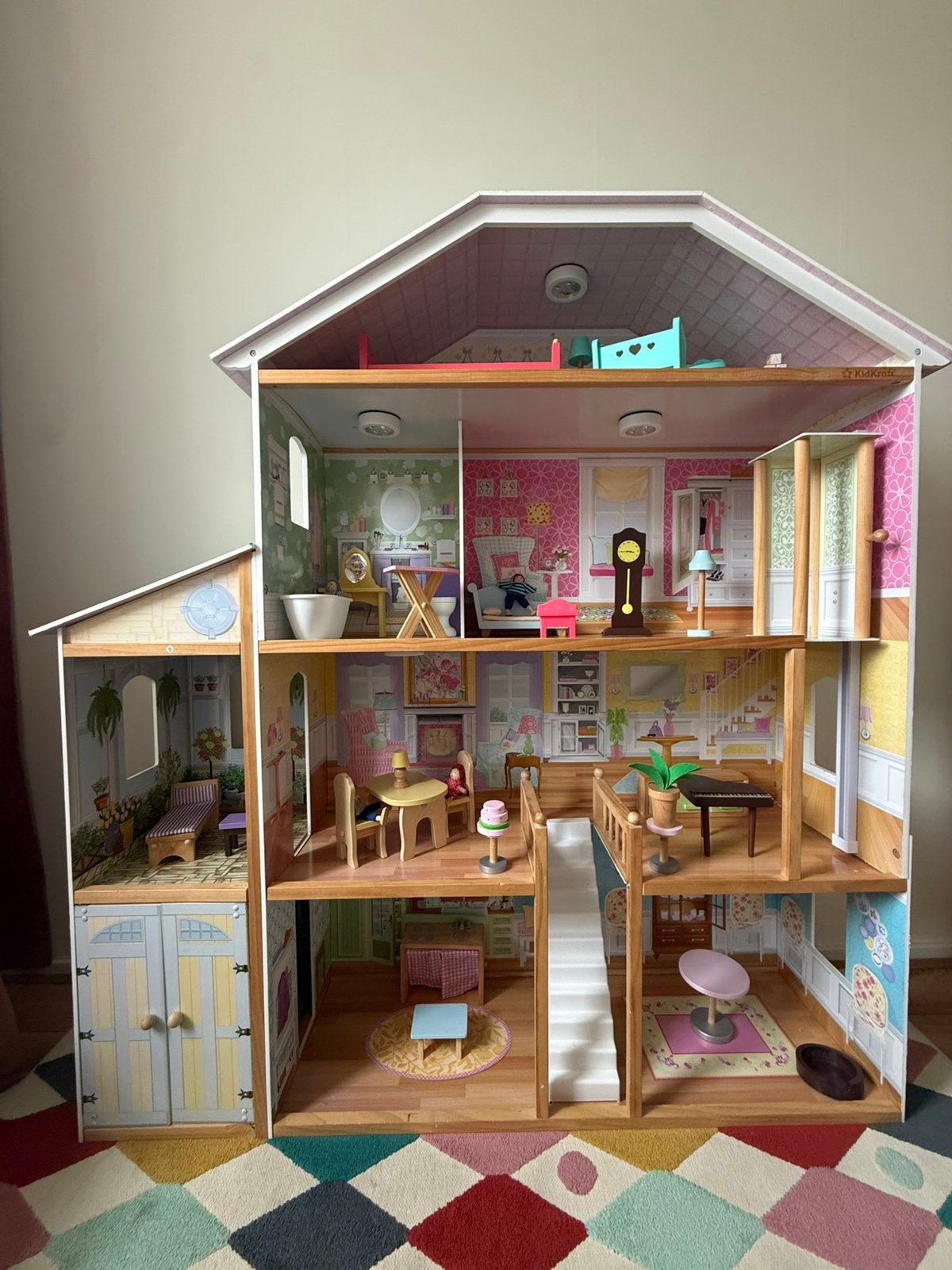 Groot en compleet KidKraft poppenhuis met meubels, Ophalen of Verzenden, Zo goed als nieuw, Poppenhuis