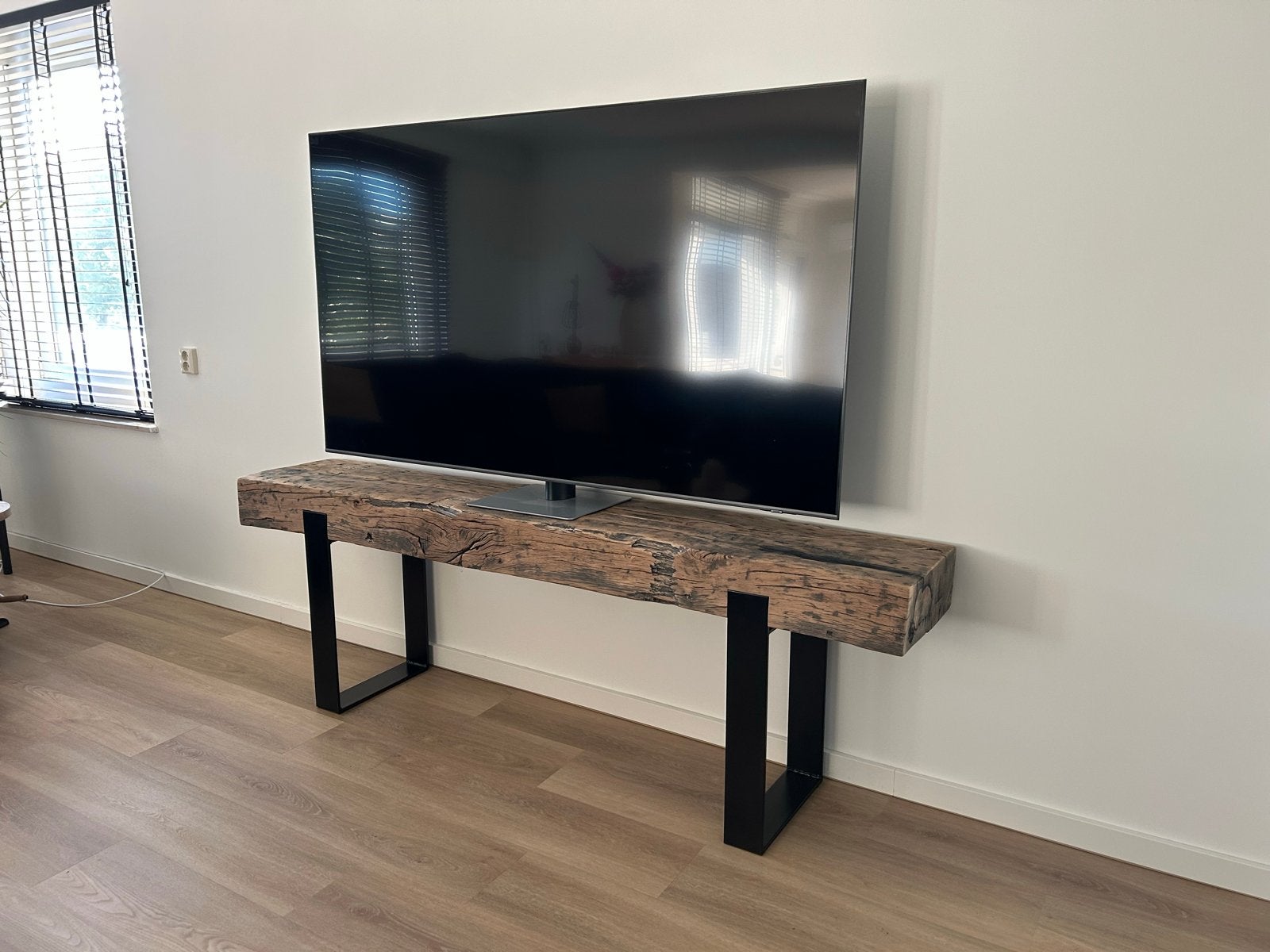 Oud Eiken Bielzen TV-Meubel - Mat Zwart Staal, Ophalen, 150 tot 200 cm, Eikenhout, Nieuw