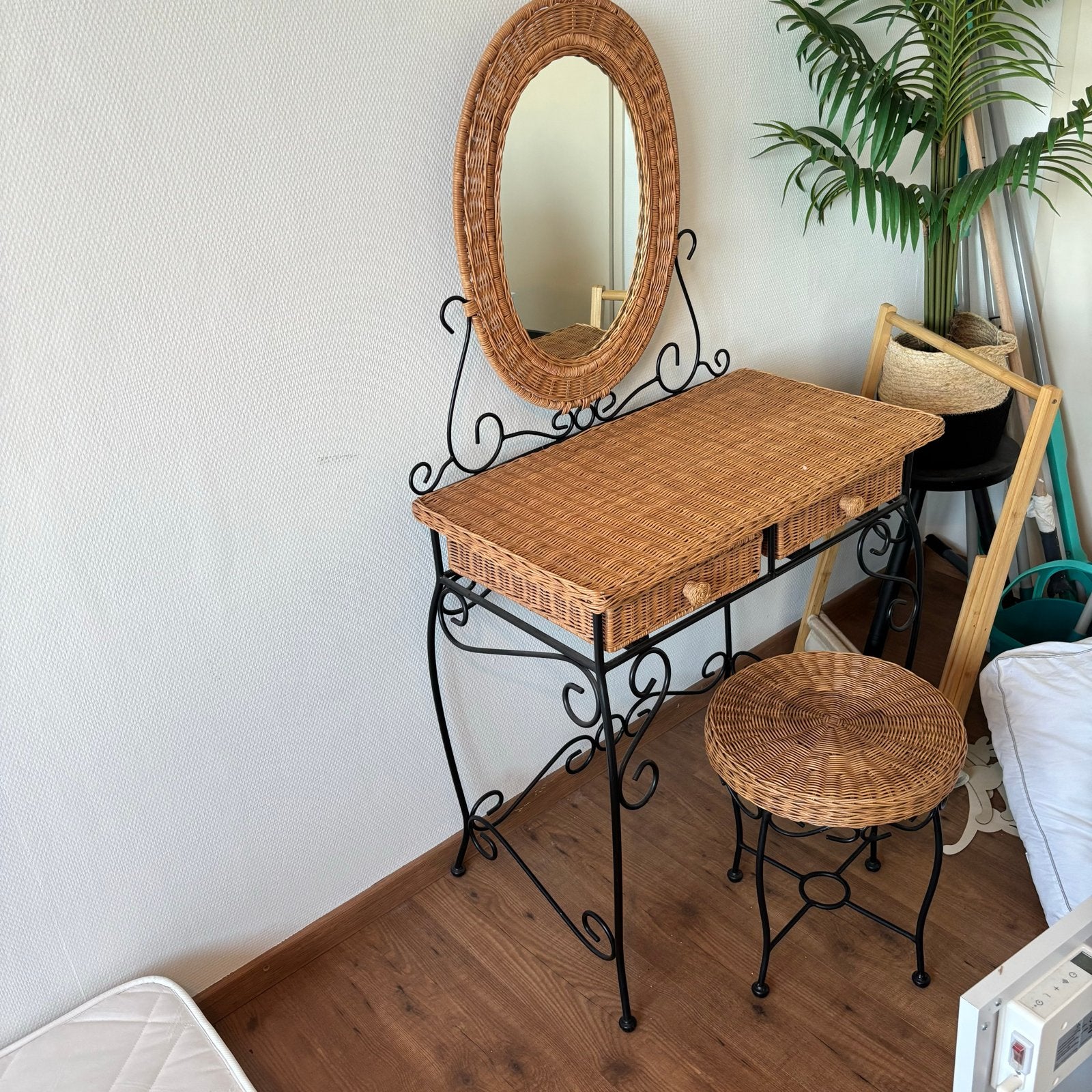 Vintage rieten kaptafel met spiegel en krukje, Ophalen, Overige materialen, Gebruikt, 100 tot 150 cm