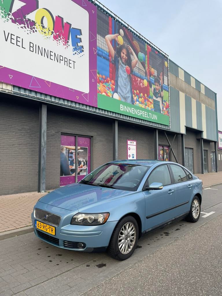 Volvo S40 2.4 I 103KW 2005 Blauw. Betrouwbare 5 cillinder., Auto's, Voorwielaandrijving, 700 kg, Blauw, Origineel Nederlands