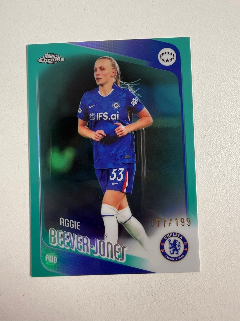 19 Aggie Beever-Jones /199 Aqua Topps Women's Chrome 2025-26, Ophalen of Verzenden, Nieuw, Buitenlandse clubs, Poster, Plaatje of Sticker