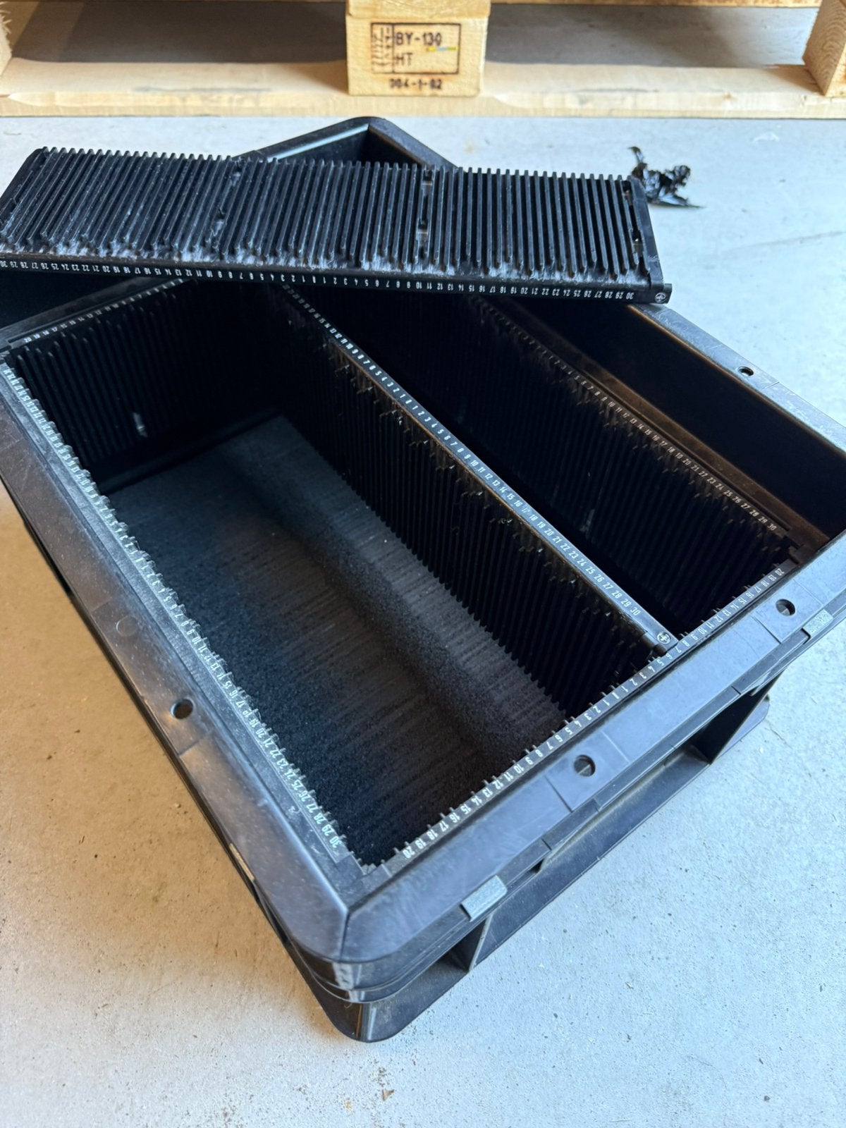 Foto 5 van stapelkrat 400x300 I 600x400 zwart ESD stapelbak EURONORM
