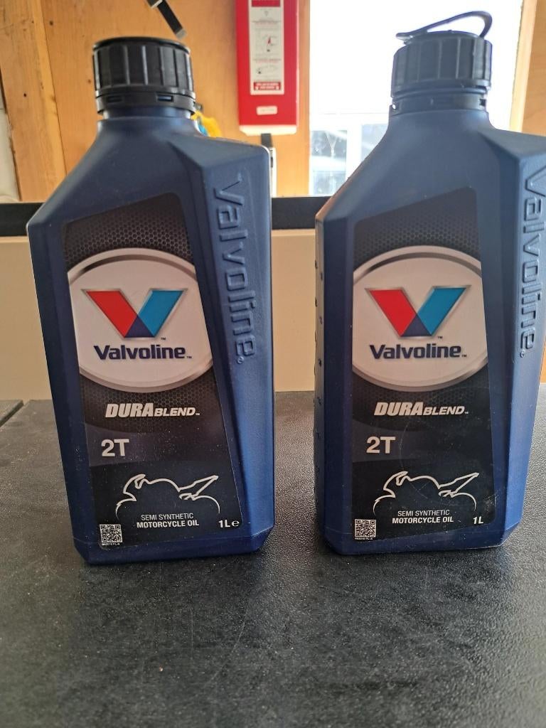 2 flessen ValvolineTweetaktolie, Ophalen