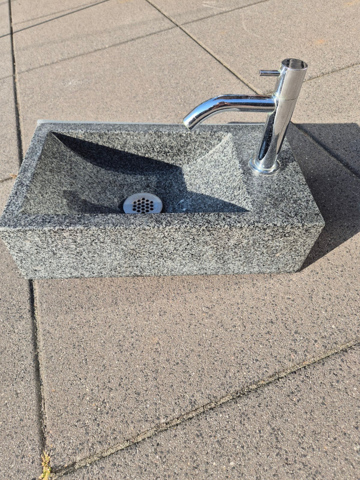 Granieten wasbak met kraan - Nieuwstaat, Ophalen, Zo goed als nieuw