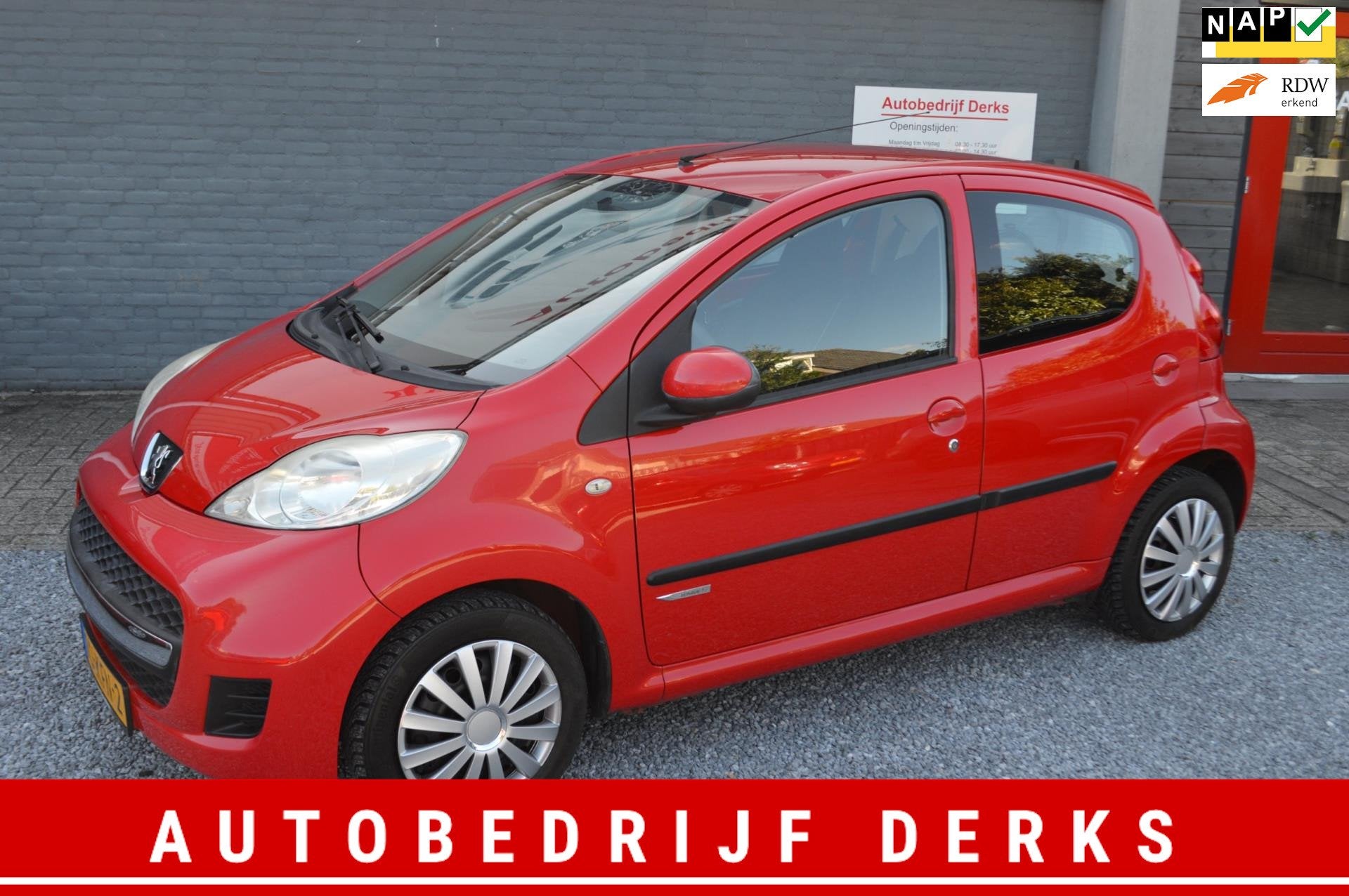Peugeot 107 1.0-12V XS Stuurbekrachtiging 1 Jaar Garantie, Voorwielaandrijving, Stof, Gebruikt, 4 stoelen