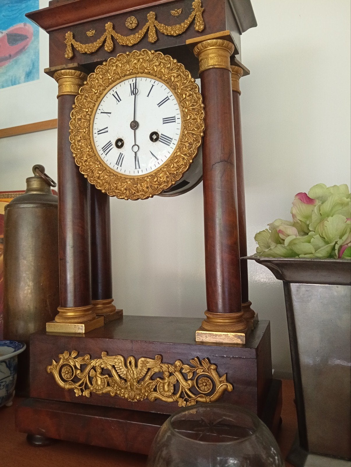 Antieke kolompendule met bronzen ornamenten, Ophalen