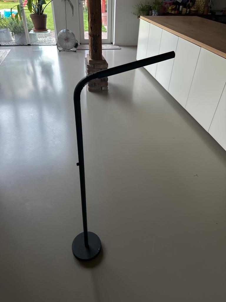 Moderne zwarte vloerlamp met flexibele arm, Ophalen, Gebruikt, Metaal, 150 tot 200 cm