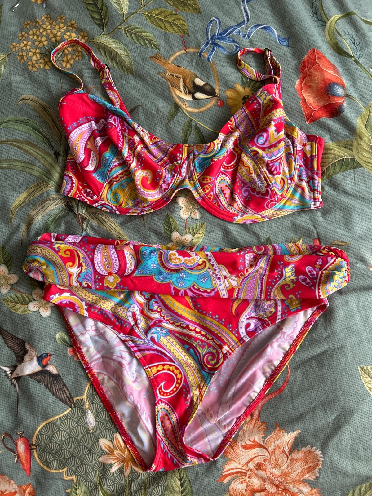 Cyell Bikini Set Rood Paisley Patroon Maat 44F, Kleding | Dames, Badmode en Zwemkleding, Ophalen of Verzenden, Zo goed als nieuw
