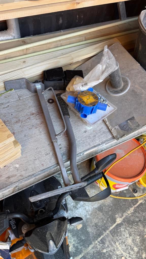 Steenklem drager voor bouw en tuin, Ophalen of Verzenden, Gebruikt